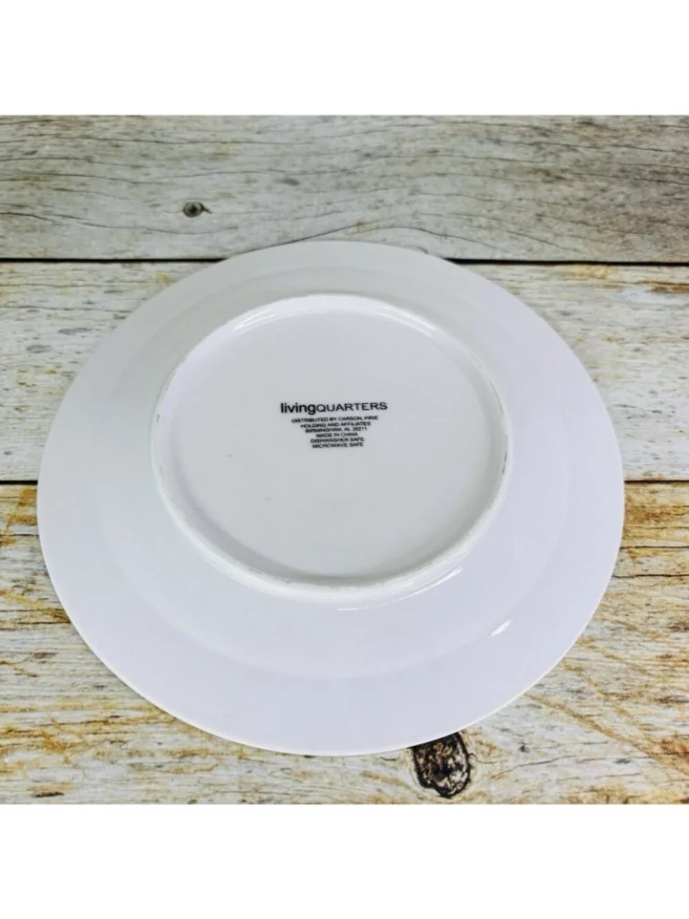 Livingquarters LIQ10 White Embossed Basketweave Lines 7.75